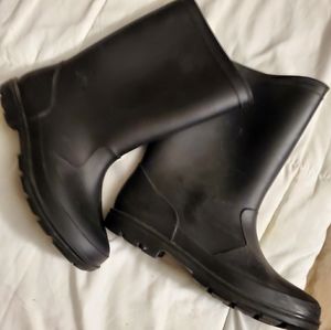 Black Rainboots